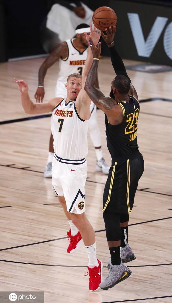 穆雷焦点对战，浓眉哥与50激战DWG分钟，晋级下一阶段胜负难料！的简单介绍